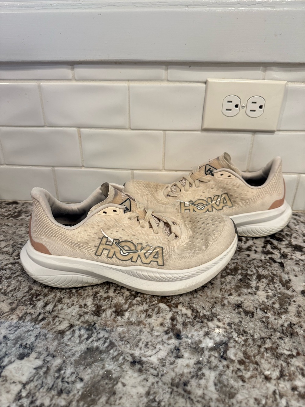 Women’s Hoka Mach (size 10)